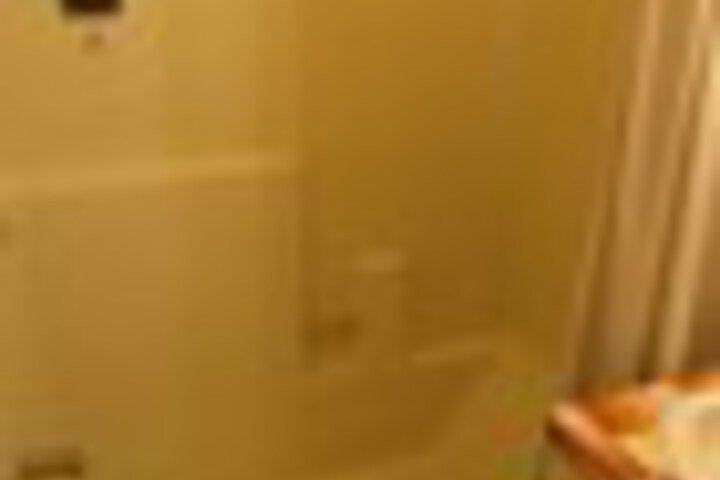 Room 32 of 81