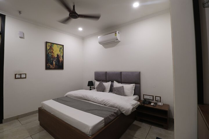 Room 14 of 80
