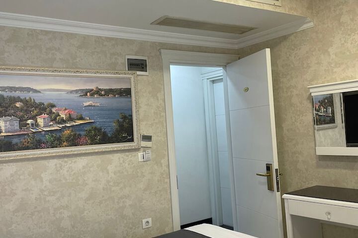 Room 13 of 42
