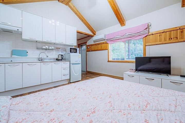 Room 9 of 83