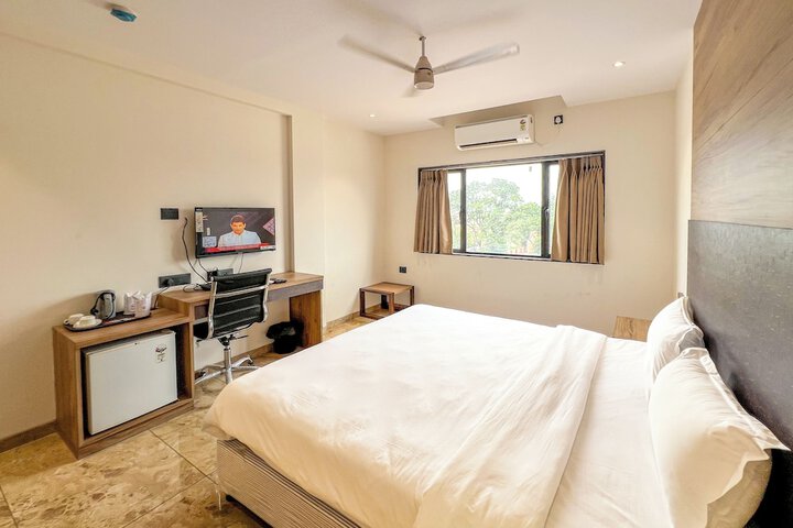 Room 9 of 33