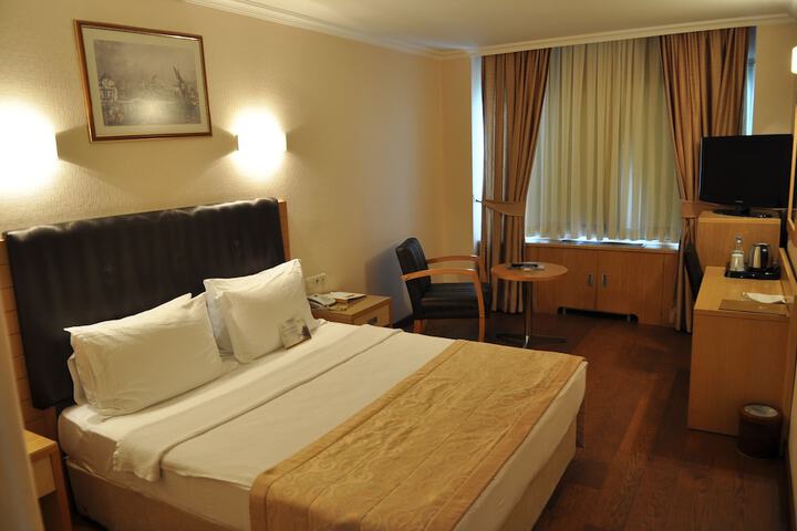 Room 5 of 34