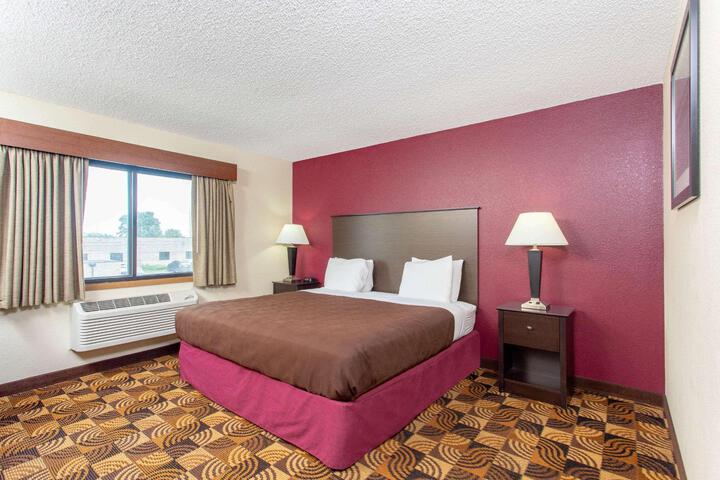 1 King Bed (7 of 26)