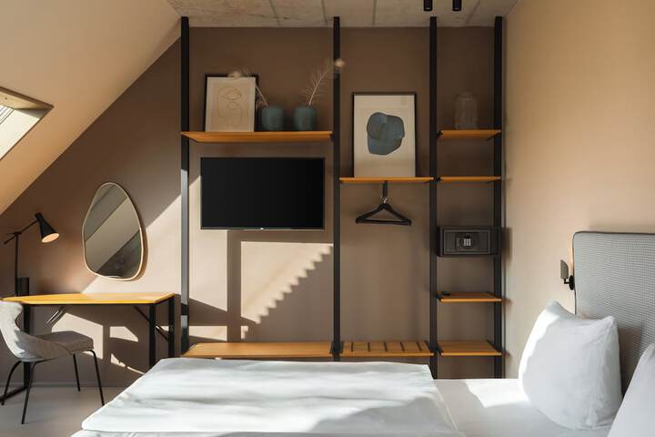Room 19 of 112