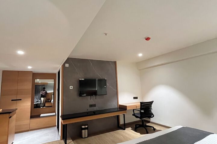 Room 15 of 24