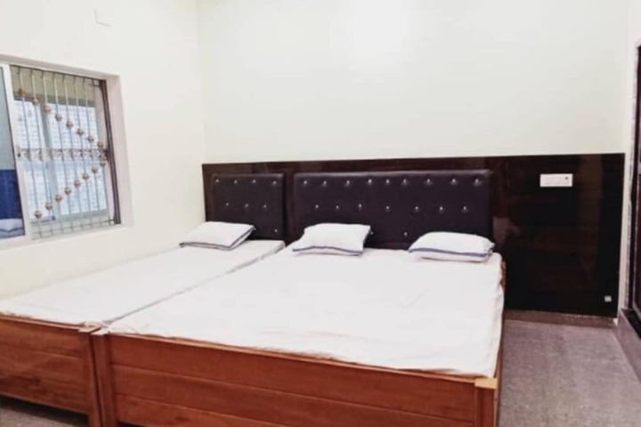 Room 8 of 13