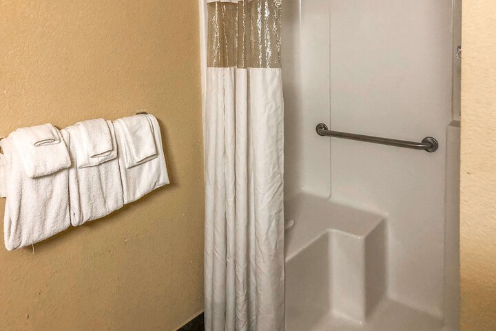 1 Double Bed Accessible (7 of 20)