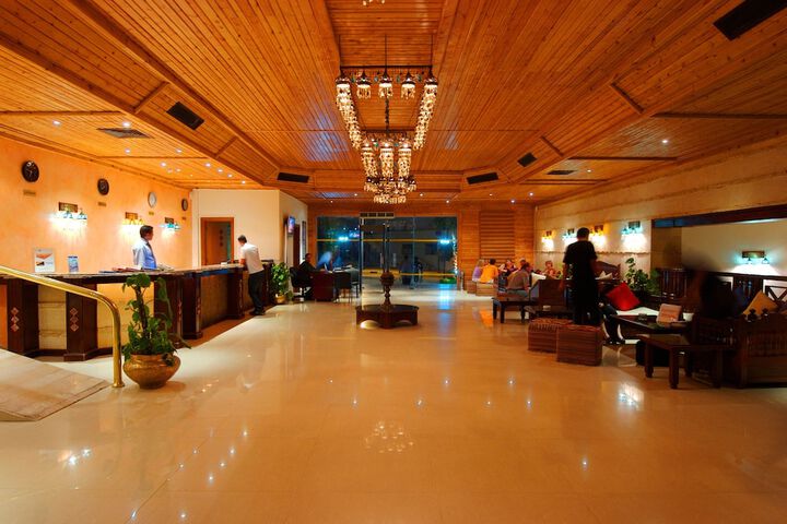 Entrance & Lobby