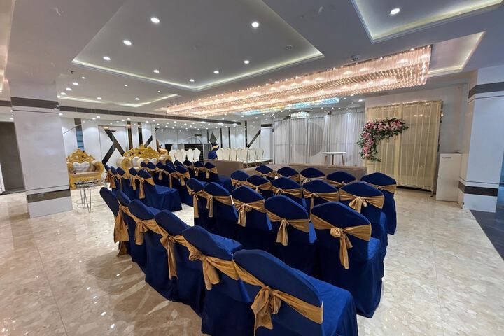 Ballroom/Hall 19 of 25
