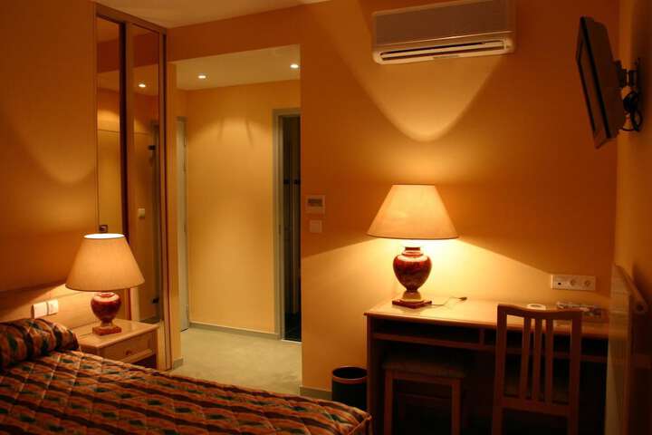 Room 8 of 29