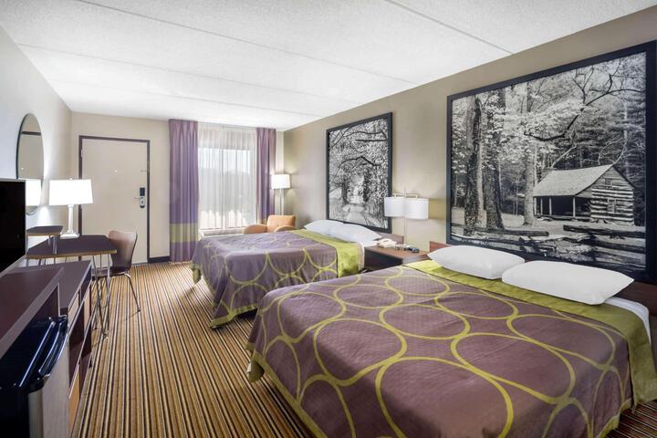 2 Queen Beds (1 of 6)