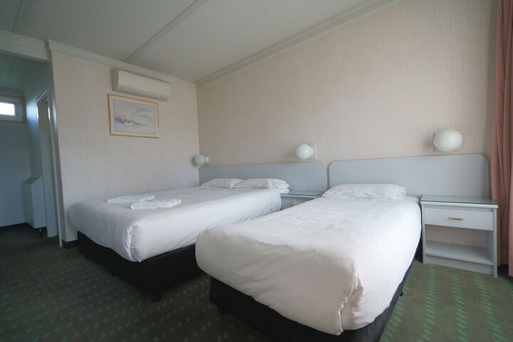 Room 2 of 32