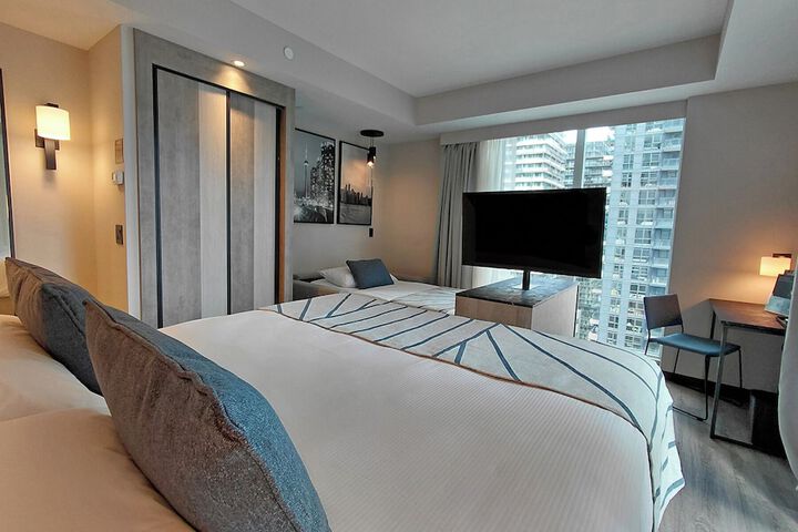 Room 13 of 30