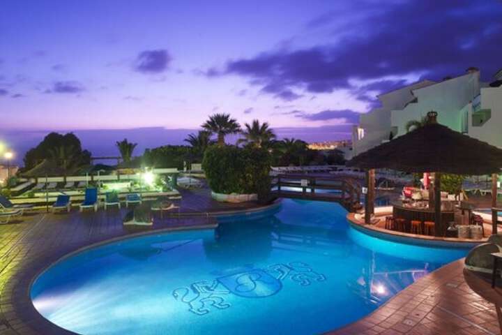 Hotel with Pool