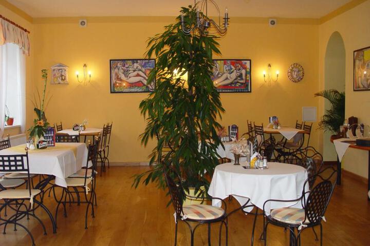 Dining 2 of 10