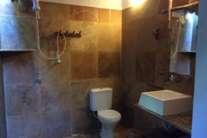Room 6 of 18