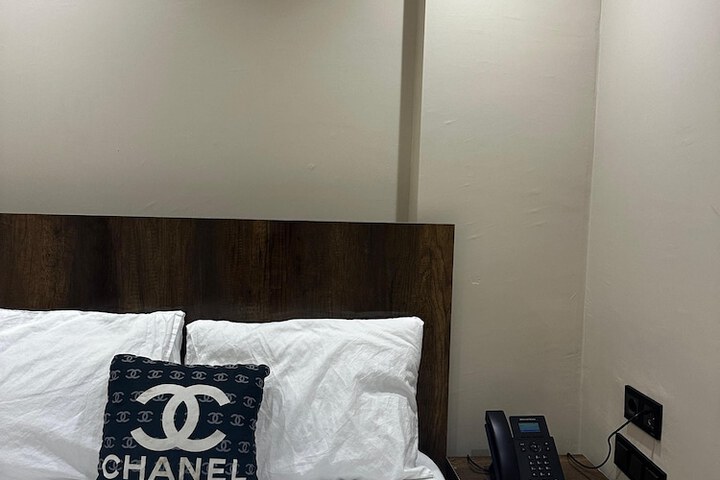 Room 10 of 40