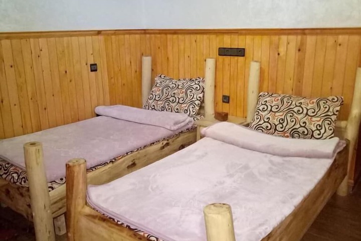 Room 8 of 40