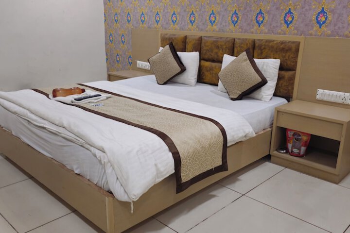 Room 4 of 24