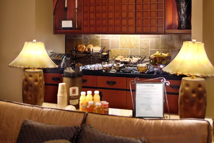 Breakfast/Coffee Service 25 of 33