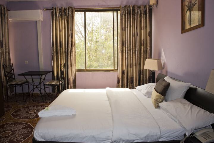 Room 10 of 17