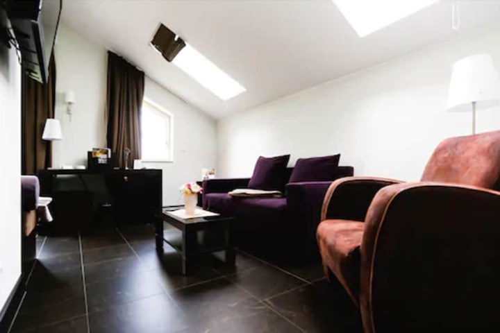 Room 3 of 30