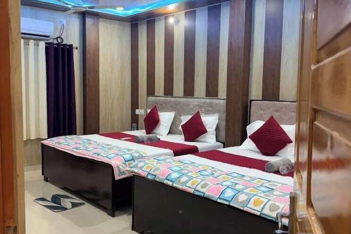 Room 10 of 17
