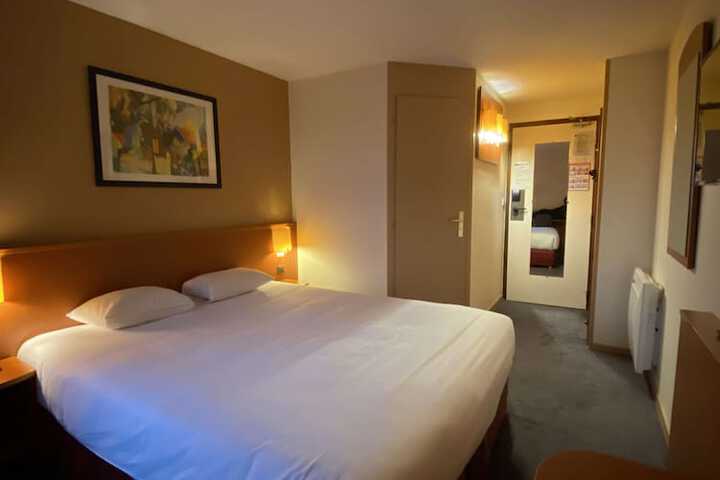 Room 8 of 30