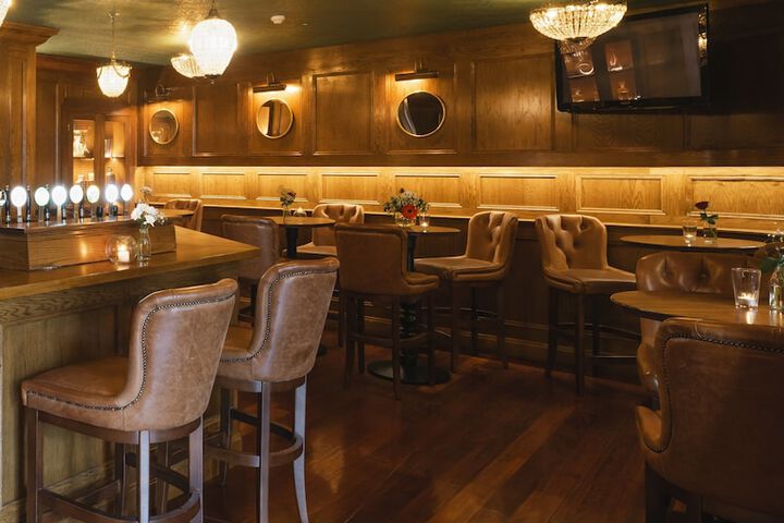Lounge 80 of 89