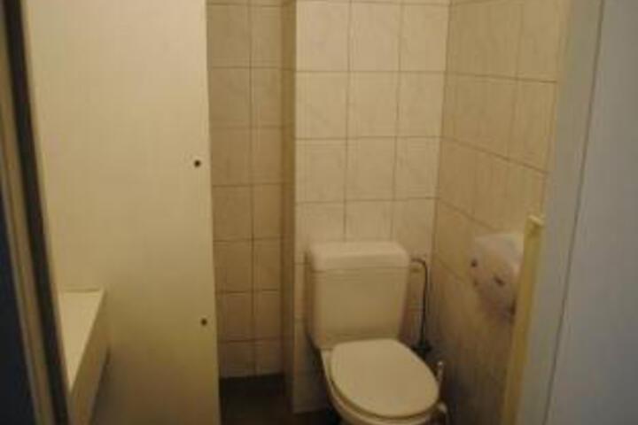 Room 6 of 24