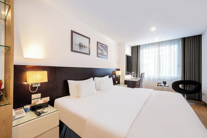 Room 7 of 28