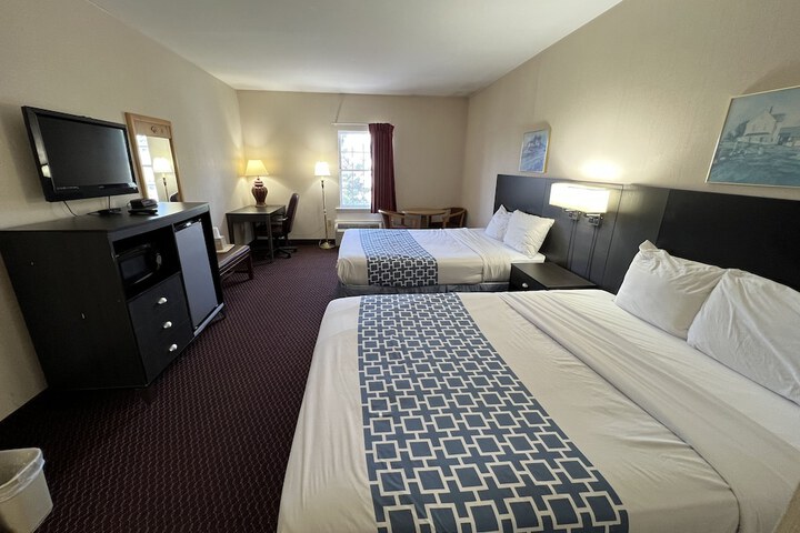 2 Queen Beds (5 of 14)