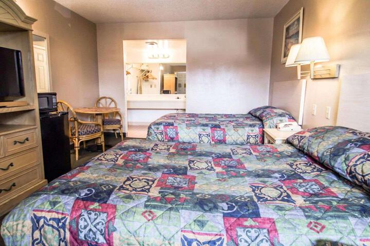 2 Double Beds (6 of 17)
