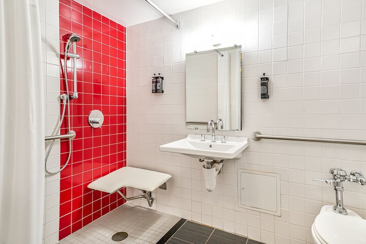 Standard Room, King or Two Doubles (11 of 14)