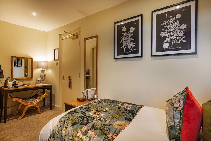 Room 21 of 48
