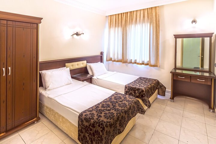 Room 2 of 47
