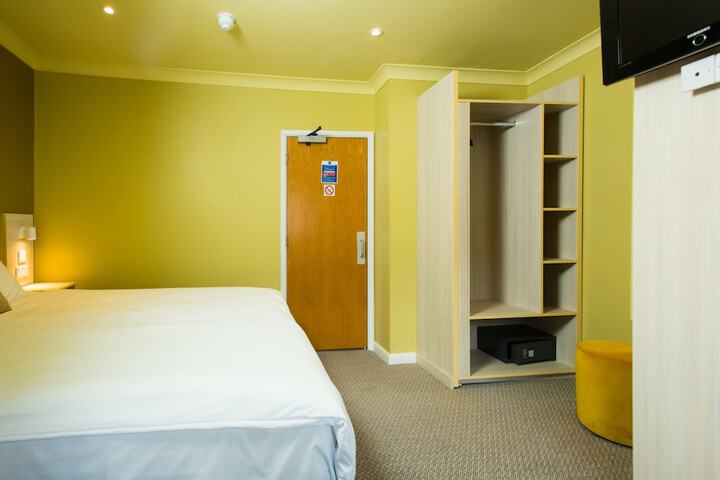 Room 9 of 69