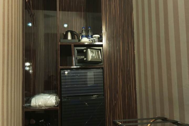 Lounge 42 of 77