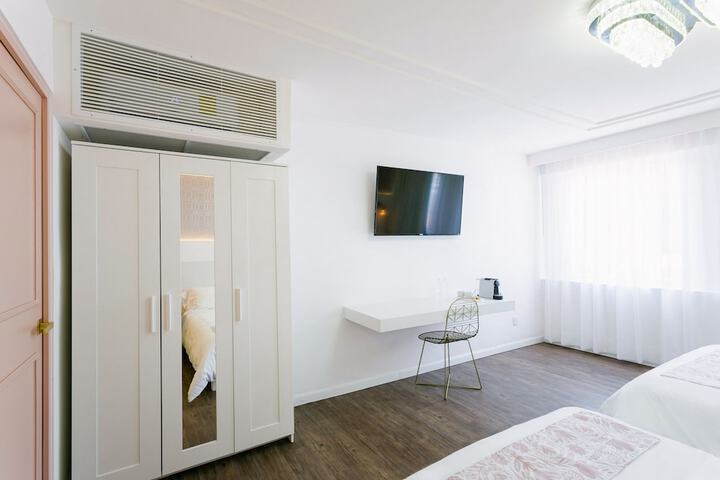 Room 13 of 50