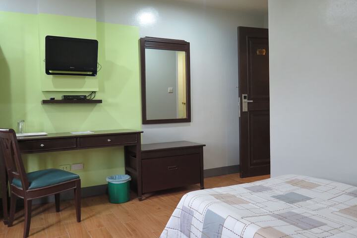 Room 17 of 28