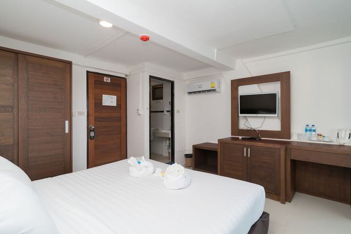 Room 40 of 102