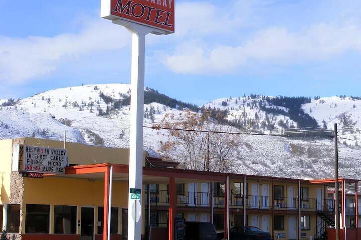 Camaray Motel in Oroville, WA