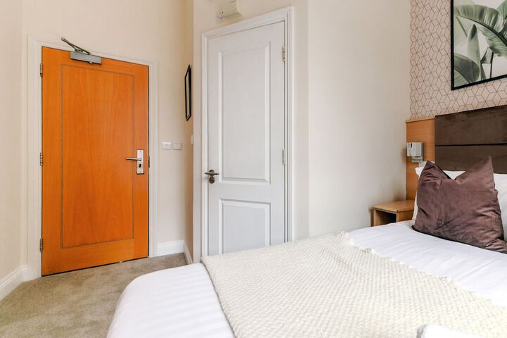 Room 80 of 110