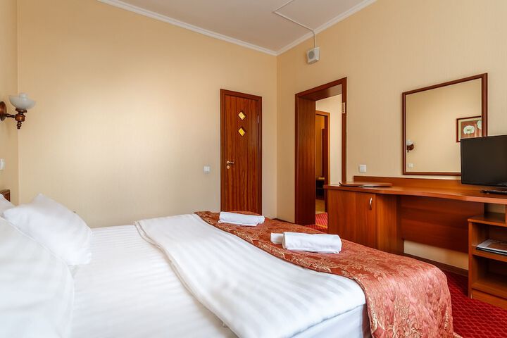 Room 4 of 65