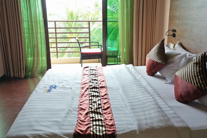 Room 6 of 13