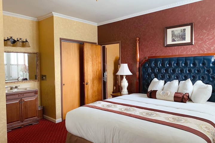 Room 14 of 76