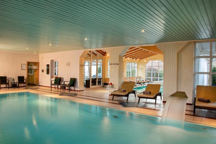 Hotel Pool