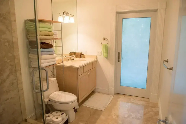 Room 9 of 26