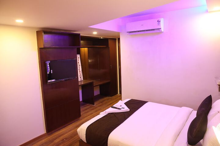 Room 5 of 17