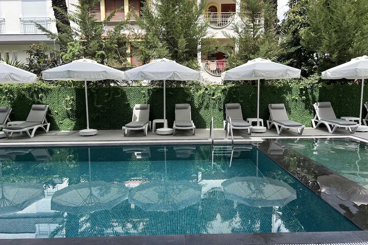 Pool 50 of 76